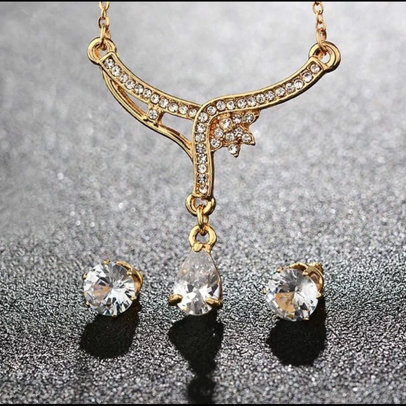 Party Crystal Rhinestone Necklace and Earrings - Picture 2 of 6